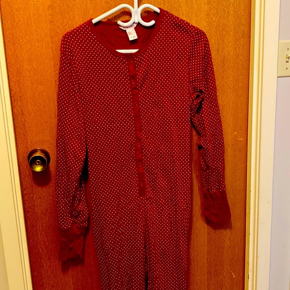 I am selling pajamas. - Picture 1 of 2